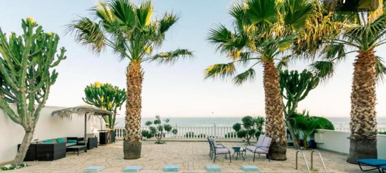 Zygi Beachfront Villa Exteriör bild